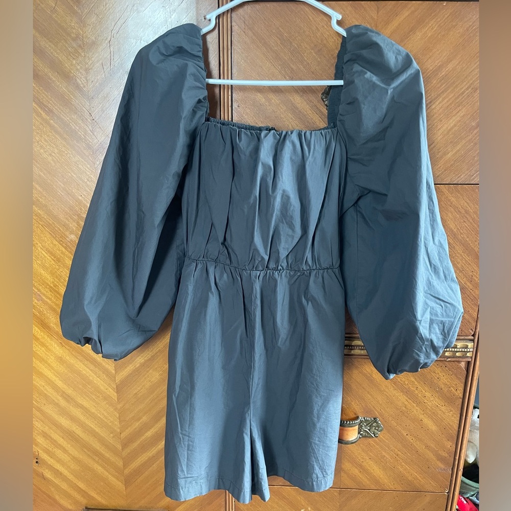 Anthropologie Charcoal Smocked Puff Sleeve Romper with pockets!